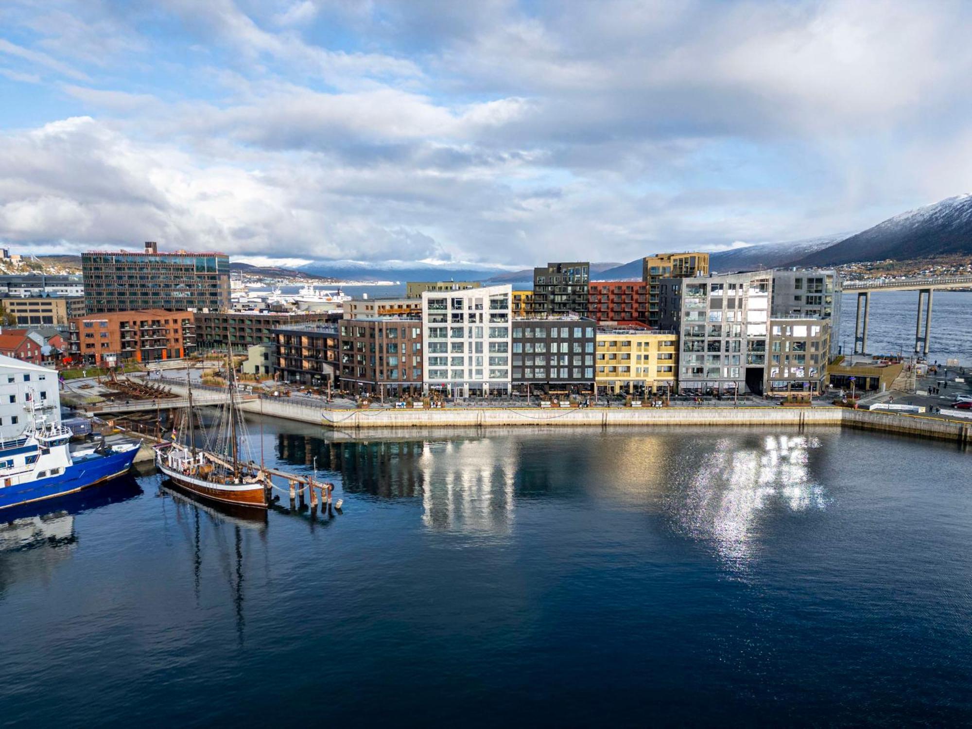The Dock 69 39 By Scandic Tromso Bagian luar foto